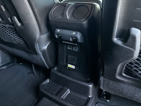 Used 2018 Jeep Wrangler Unlimited Rubicon AWD/4WD image 25