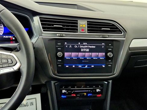 Used 2023 Volkswagen Tiguan SE FWD image 17