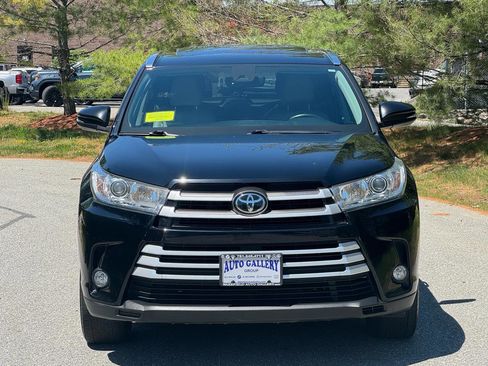 Used 2017 Toyota Highlander XLE AWD/4WD image 2
