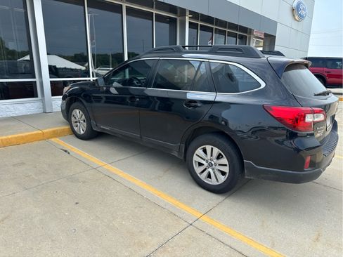 Used 2017 Subaru Outback 2.5i AWD/4WD image 2