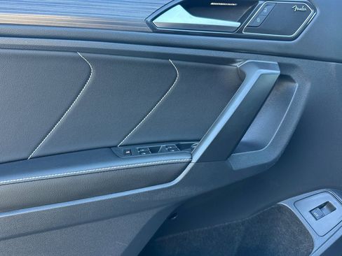 Used 2022 Volkswagen Tiguan SEL R-Line image 11