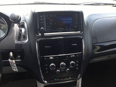 Used 2018 Dodge Grand Caravan SXT FWD image 17