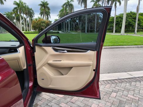 Used 2017 Cadillac XT5 FWD image 28