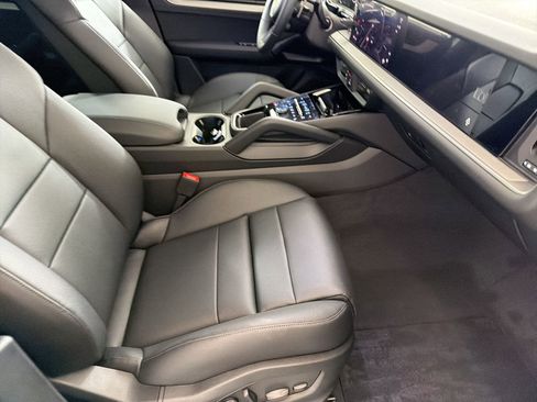 New 2026 Porsche Cayenne image 34