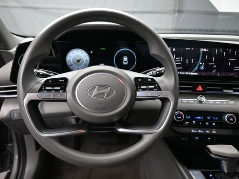 Used 2024 Hyundai Elantra SEL FWD image 7