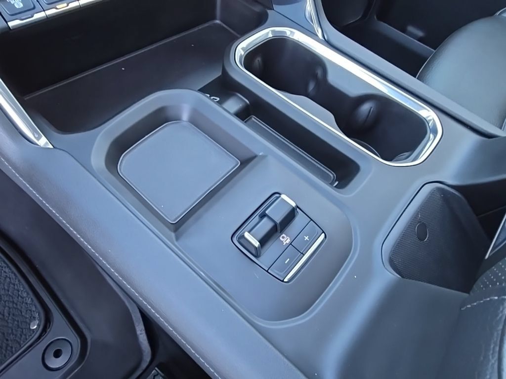 Used 2025 GMC Sierra 3500 Denali AWD/4WD image 17