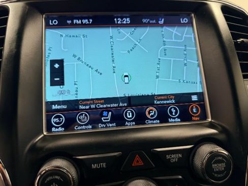Used 2018 Jeep Grand Cherokee Overland AWD/4WD image 32