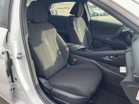 New 2025 Hyundai Elantra SEL image 75