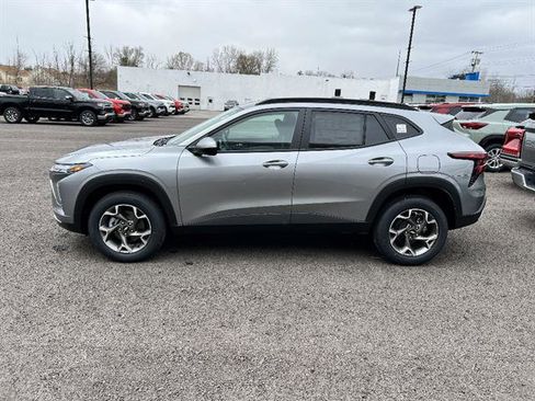 New 2026 Chevrolet Trax LT image 2