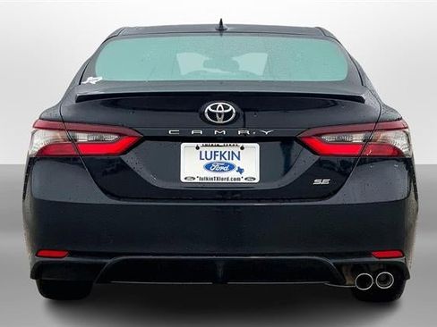 Used 2024 Toyota Camry SE image 3