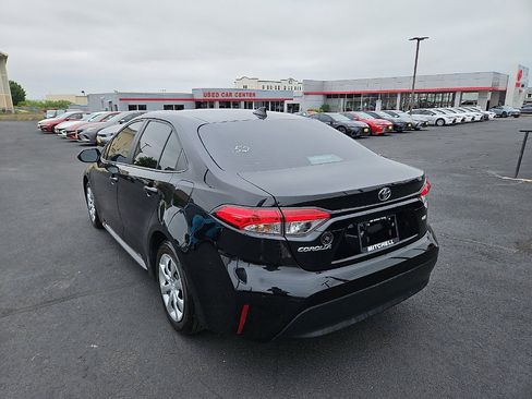 Used 2026 Toyota Corolla LE FWD image 3