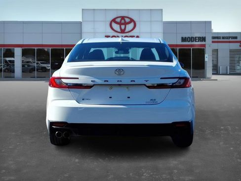 Certified 2025 Toyota Camry SE image 5