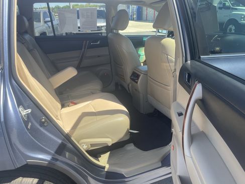 Used 2013 Toyota Highlander Limited AWD/4WD image 25