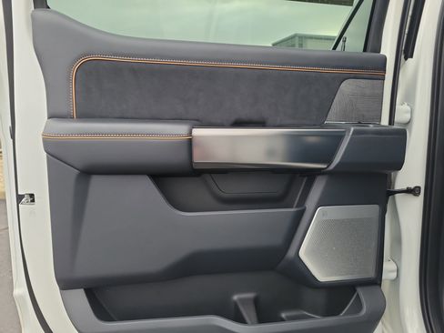 Used 2024 Ford F250 Platinum image 17