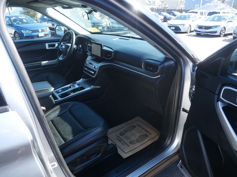 Used 2020 Ford Explorer XLT w/ Equipment Group 202A image 16