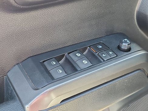 Used 2020 Toyota Tacoma TRD Off-Road w/ Technology Package AWD/4WD image 10