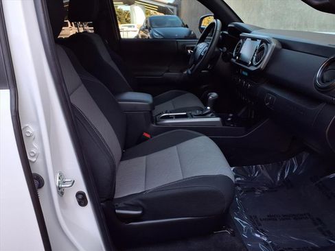 Certified 2023 Toyota Tacoma TRD Off-Road image 24