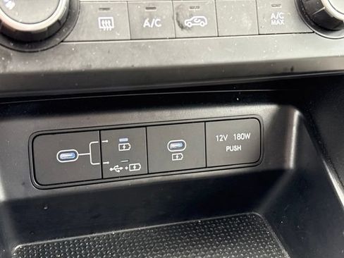 Used 2025 Hyundai Tucson SE AWD/4WD image 16