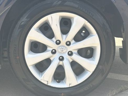 Used 2025 Toyota Corolla LE FWD image 29