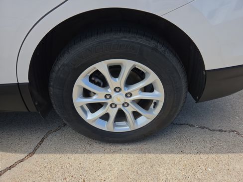 Used 2018 Chevrolet Equinox LT FWD image 25