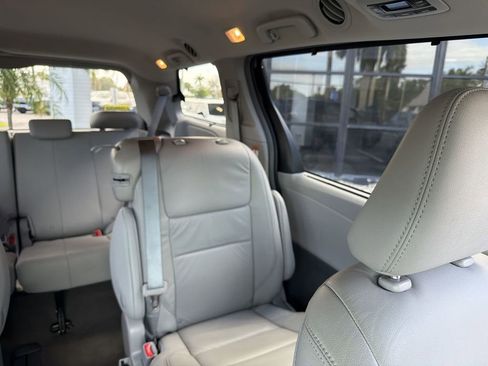 Used 2019 Toyota Sienna XLE w/ XLE Navigation Package image 15