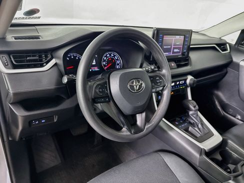 Used 2021 Toyota RAV4 LE FWD image 8