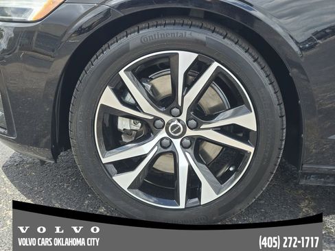 Used 2025 Volvo S60 B5 Core AWD/4WD image 11