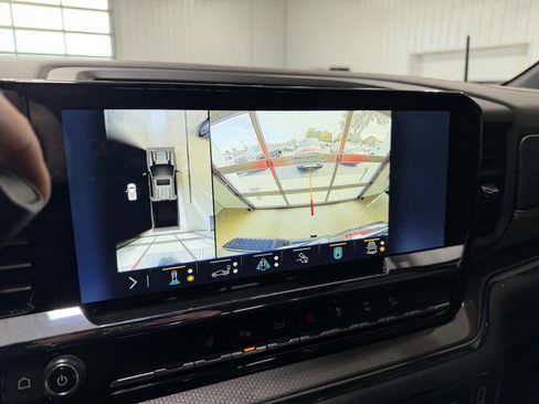 Used 2024 Chevrolet Silverado 2500 ZR2 w/ Technology Package image 38