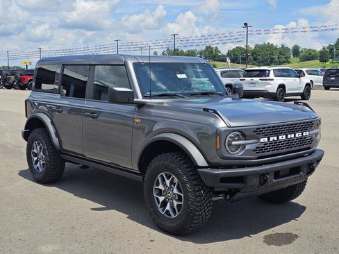 New 2025 Ford Bronco Badlands image 7