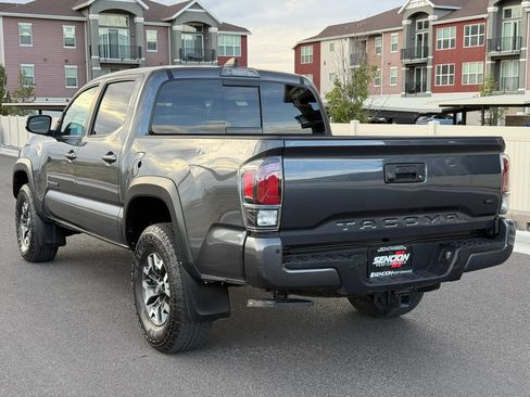 Used 2022 Toyota Tacoma TRD Off-Road w/ Technology Package AWD/4WD image 5
