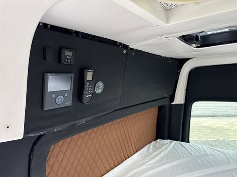 Used 2019 Mercedes-Benz Sprinter 2500 image 35