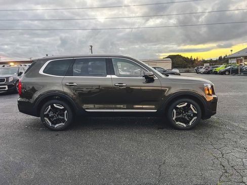 New 2025 Kia Telluride S image 5