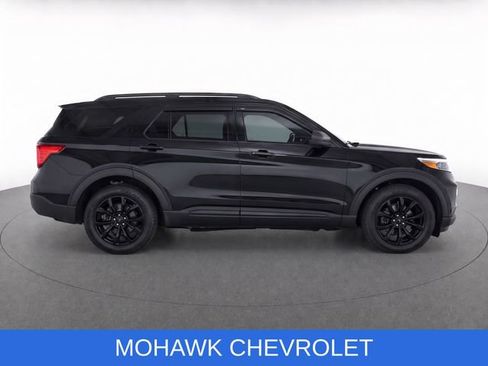 Used 2021 Ford Explorer XLT w/ Equipment Group 202A AWD/4WD image 9