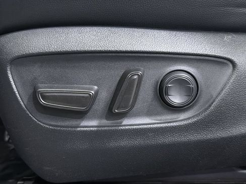 Used 2022 Toyota Highlander XLE AWD/4WD image 24
