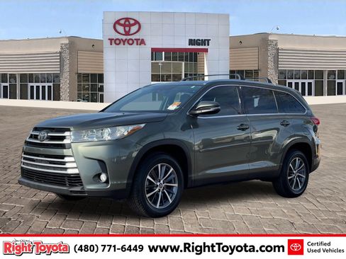 Certified 2019 Toyota Highlander XLE image 1
