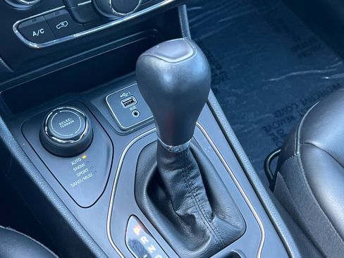 Used 2019 Jeep Cherokee Latitude Plus image 21