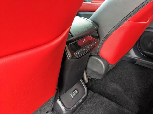 Used 2024 Toyota Highlander LE image 17