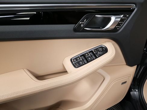 New 2026 Porsche Macan image 6