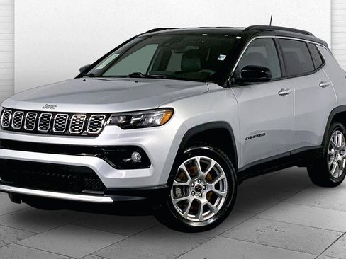 Used 2025 Jeep Compass Limited AWD/4WD image 12