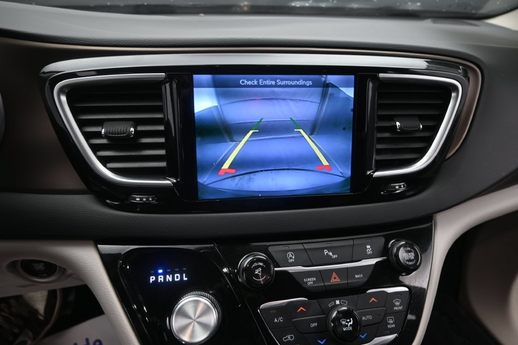 Used 2017 Chrysler Pacifica Touring-L Plus FWD image 38