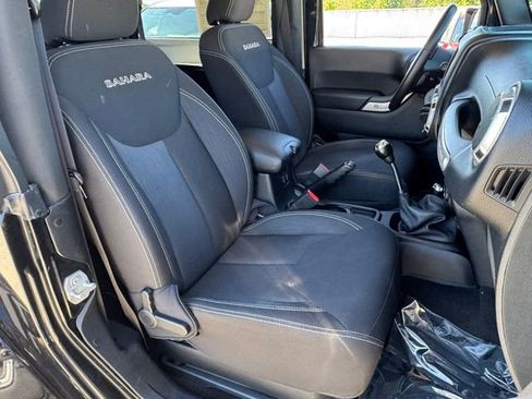 Used 2016 Jeep Wrangler Sahara w/ Connectivity Group AWD/4WD image 10
