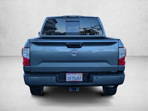 Used 2018 Nissan Titan SV w/ SV Convenience Package image 6