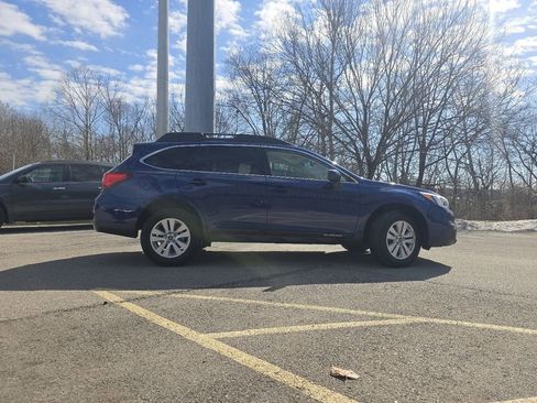 Used 2017 Subaru Outback 2.5i Premium image 15