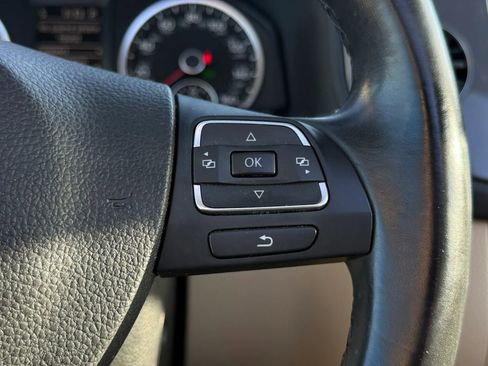 Used 2014 Volkswagen Tiguan SEL FWD image 34