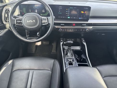 Used 2024 Kia Sorento S image 15