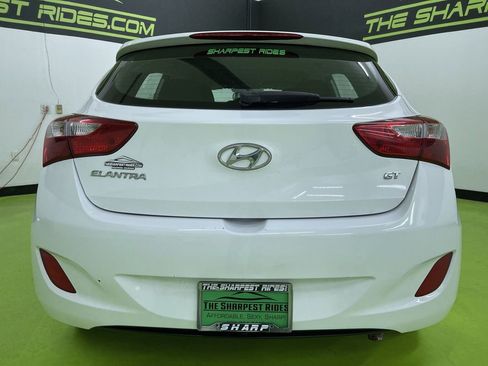 Used 2017 Hyundai Elantra GT image 8