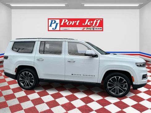 Used 2022 Jeep Grand Wagoneer Series III w/ Rear Seat Video Group 1 AWD/4WD image 3