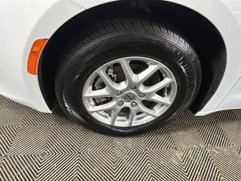 Used 2023 Chrysler Voyager LX FWD image 10
