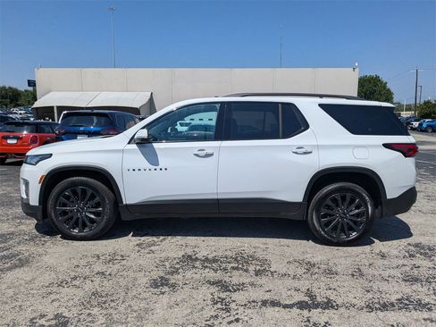 Used 2022 Chevrolet Traverse RS image 2