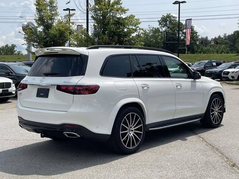 Used 2024 Mercedes-Benz GLS 580 4MATIC image 5